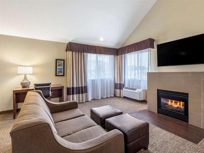 Comfort Inn & Suites Greeley Ngoại thất bức ảnh