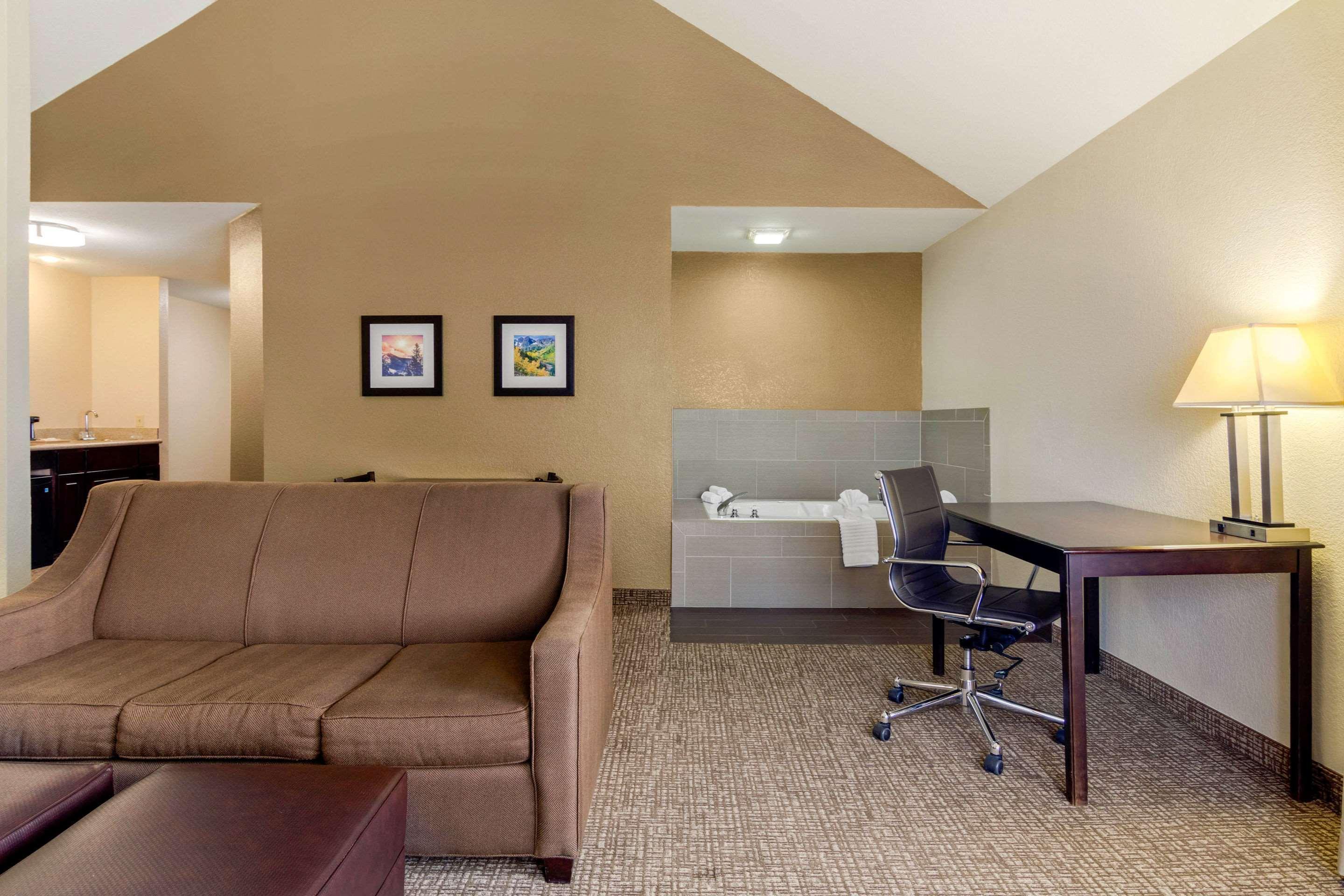 Comfort Inn & Suites Greeley Ngoại thất bức ảnh