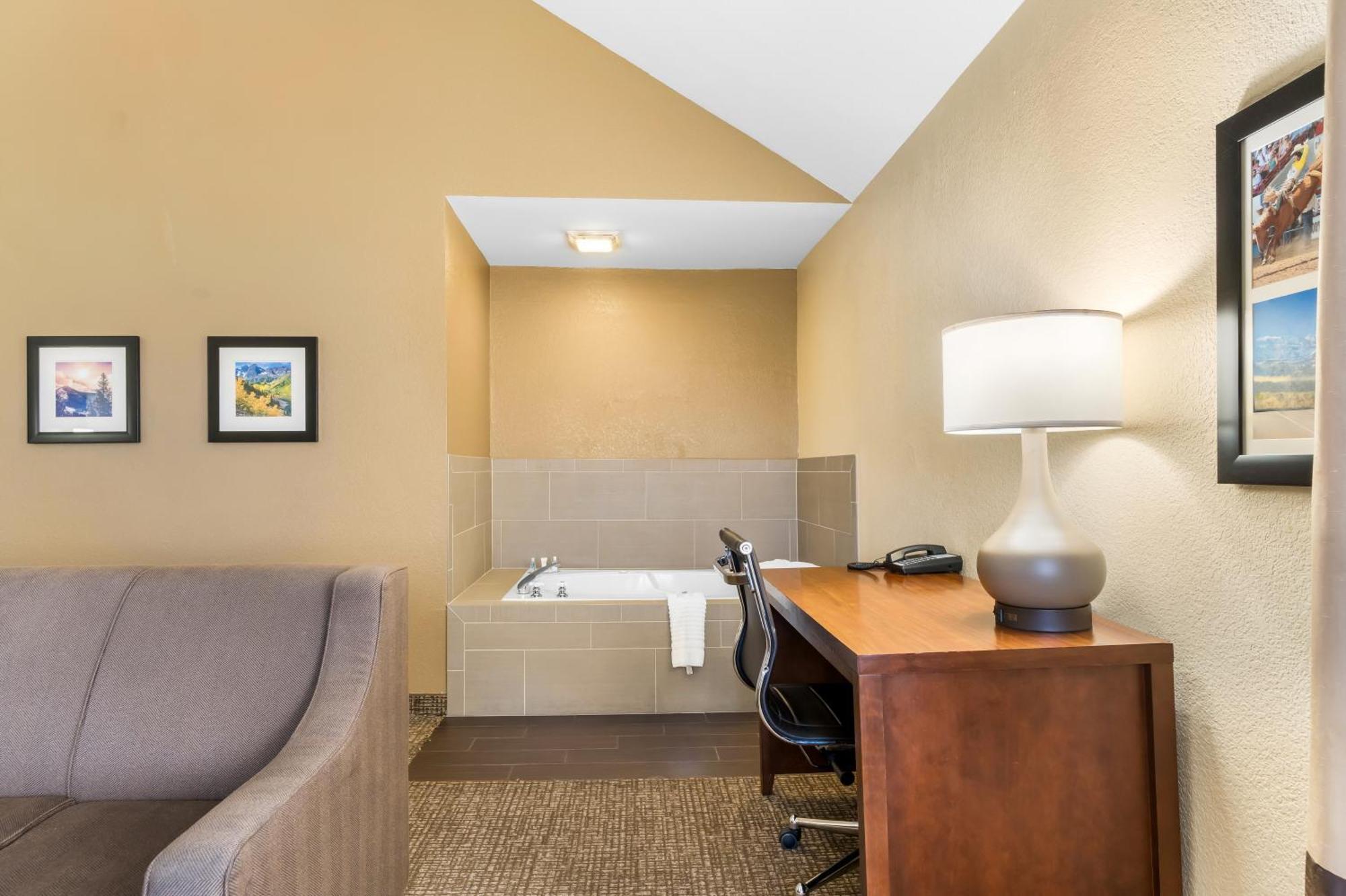Comfort Inn & Suites Greeley Ngoại thất bức ảnh